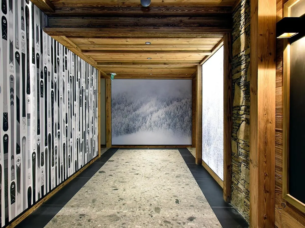 Meribel : Superbe Appartement De 140M², 4 Chambres, Acces Pistes, Cheminee, Wifi, Parking - Fr-1-613-25